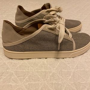 Olukai size 8